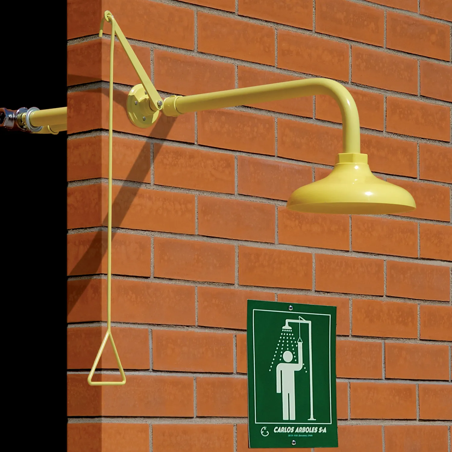 Ducha de emergencia mural
